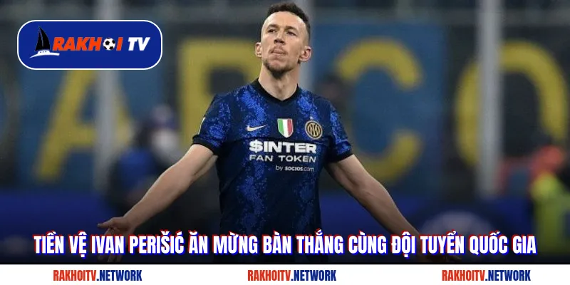 Tiền vệ Ivan Perišić ăn mừng bàn thắng cùng đội tuyển quốc gia